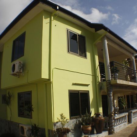 Dokua Royal Hotel Kwabenya Екстериор снимка