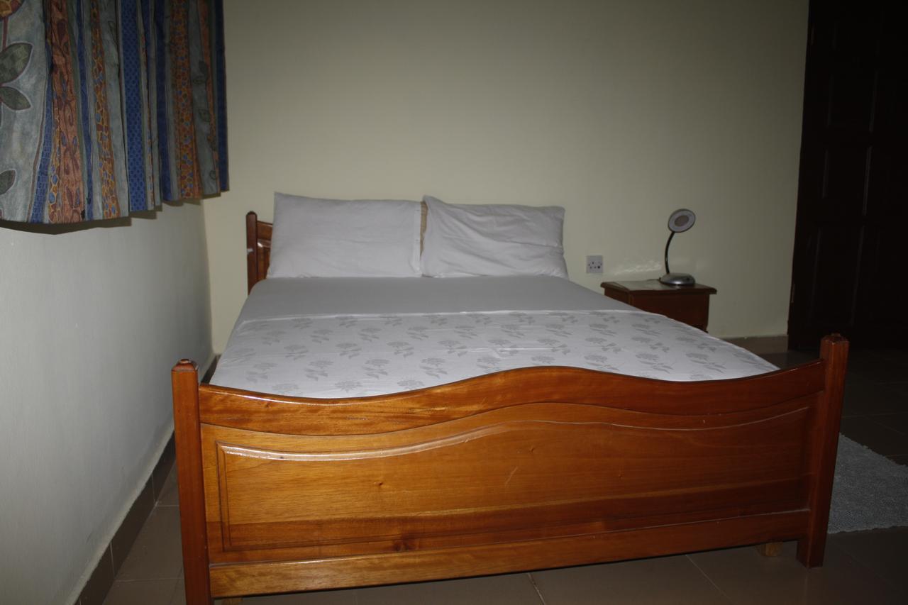 Dokua Royal Hotel Kwabenya Екстериор снимка