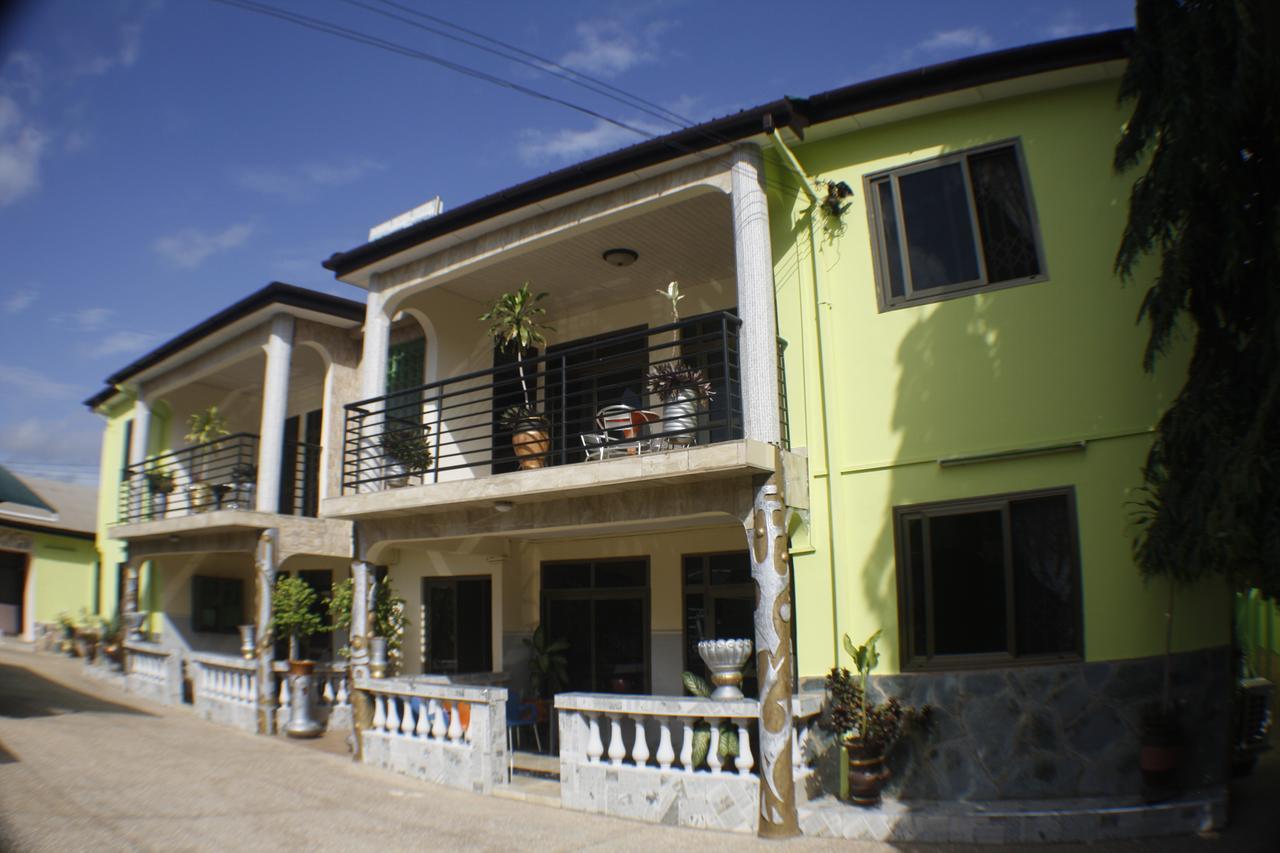 Dokua Royal Hotel Kwabenya Екстериор снимка
