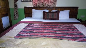 Dokua Royal Hotel Kwabenya Екстериор снимка